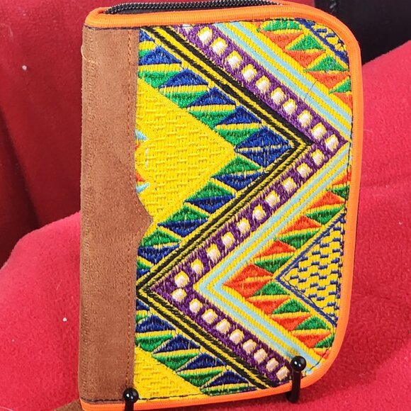 JL Brand Duo Pattern Aztec Stripe Embroidered Leather Zip Hand Strap Wallet OPB - Picture 2 of 16